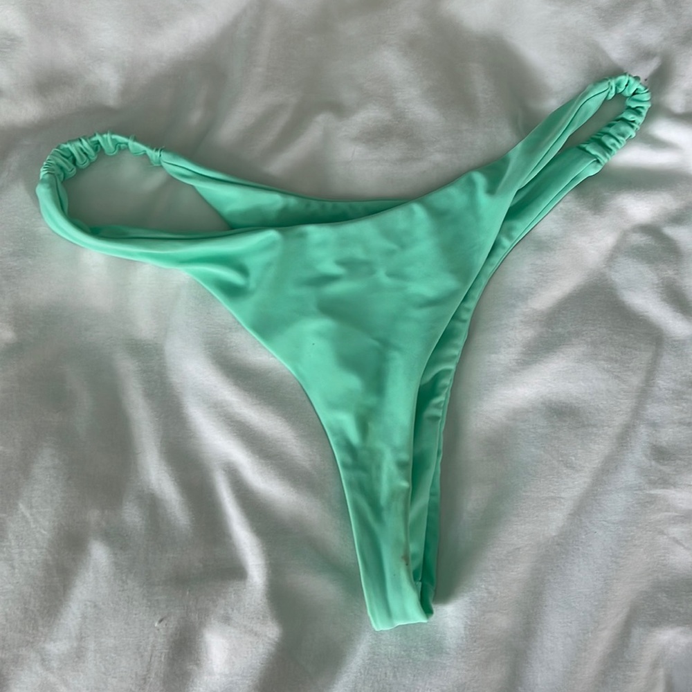 High wasted bikini bottoms